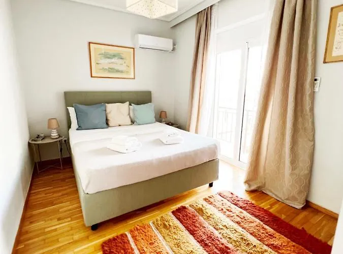 Peaceful Apartment By Flisvos Marina By Athenian Homes